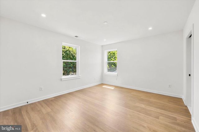 8 JAMES RD, Broomall, PA 19008