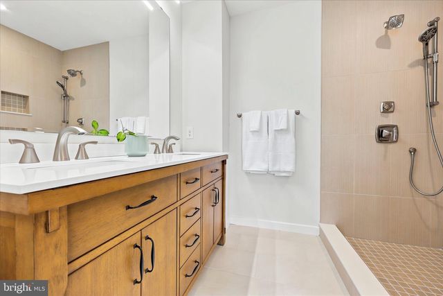 8 JAMES RD, Broomall, PA 19008