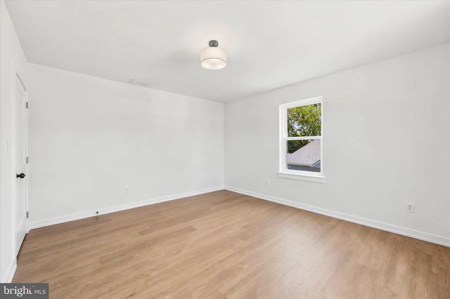 8 JAMES RD, Broomall, PA 19008