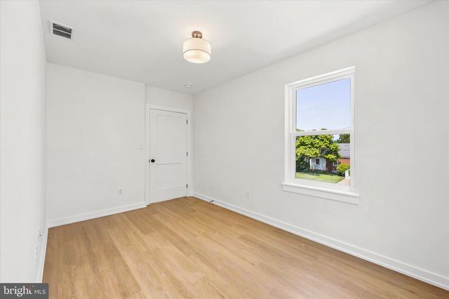 8 JAMES RD, Broomall, PA 19008