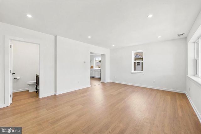 8 JAMES RD, Broomall, PA 19008