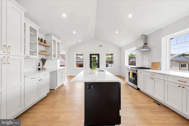 8 JAMES RD, Broomall, PA 19008