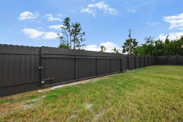 1124 35th LN, Cape Coral, FL 33909