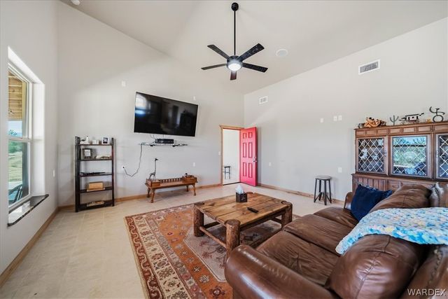 10374 E Happy Trails Road, Kingman, AZ 86401