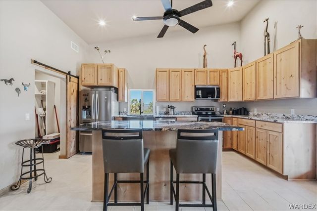 10374 E Happy Trails Road, Kingman, AZ 86401