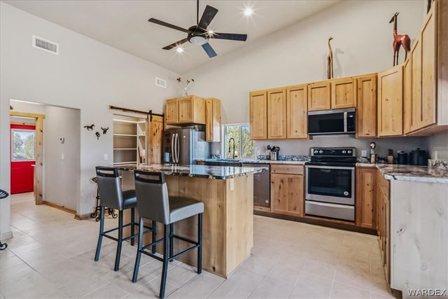 10374 E Happy Trails Road, Kingman, AZ 86401