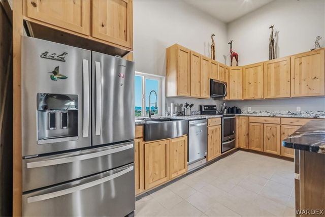 10374 E Happy Trails Road, Kingman, AZ 86401