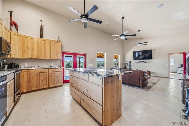 10374 E Happy Trails Road, Kingman, AZ 86401