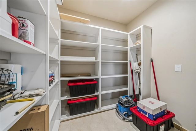 10374 E Happy Trails Road, Kingman, AZ 86401