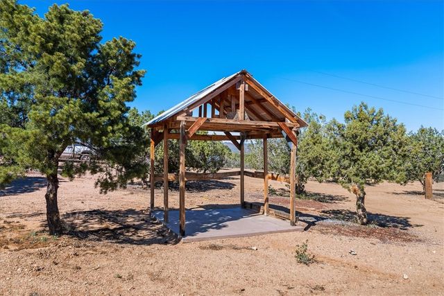 10374 E Happy Trails Road, Kingman, AZ 86401