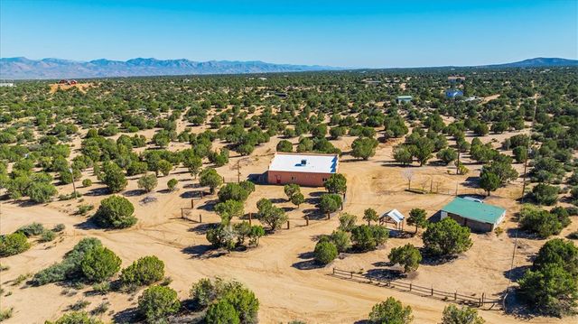 10374 E Happy Trails Road, Kingman, AZ 86401