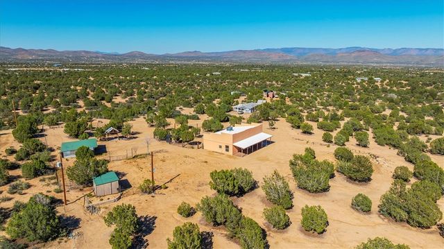 10374 E Happy Trails Road, Kingman, AZ 86401