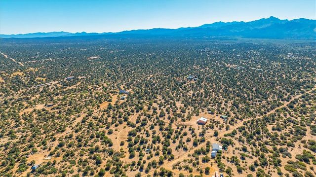 10374 E Happy Trails Road, Kingman, AZ 86401