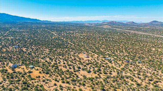 10374 E Happy Trails Road, Kingman, AZ 86401