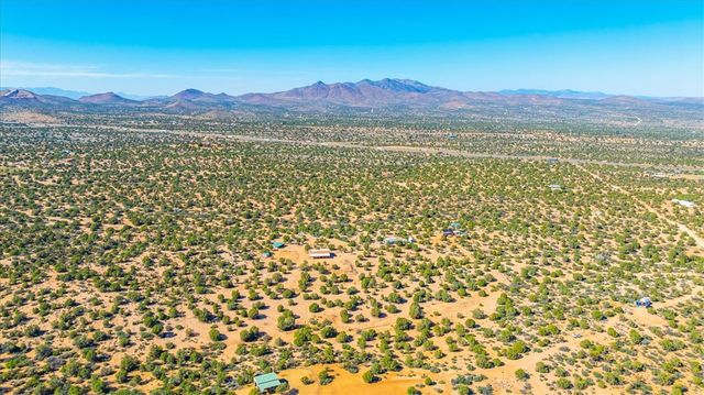 10374 E Happy Trails Road, Kingman, AZ 86401