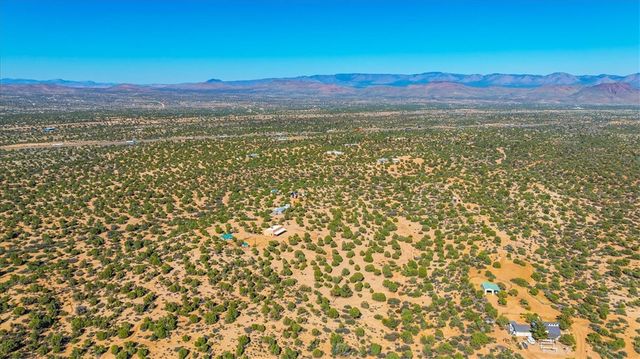 10374 E Happy Trails Road, Kingman, AZ 86401