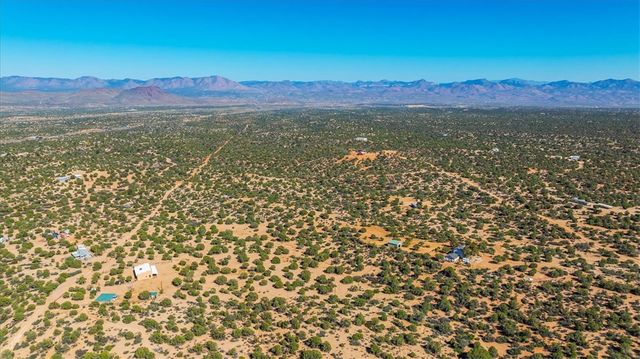 10374 E Happy Trails Road, Kingman, AZ 86401