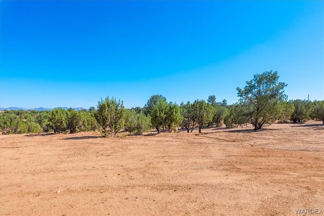 10374 E Happy Trails Road, Kingman, AZ 86401