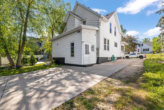 432 Pleasant AVENUE, Hartford, WI 53027