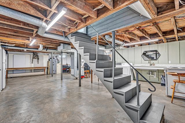 1990 Edwardsville RD, Hardy, VA 24101