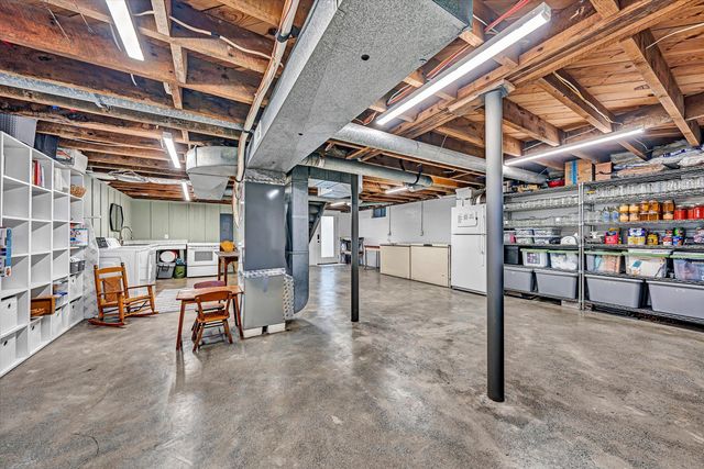 1990 Edwardsville RD, Hardy, VA 24101