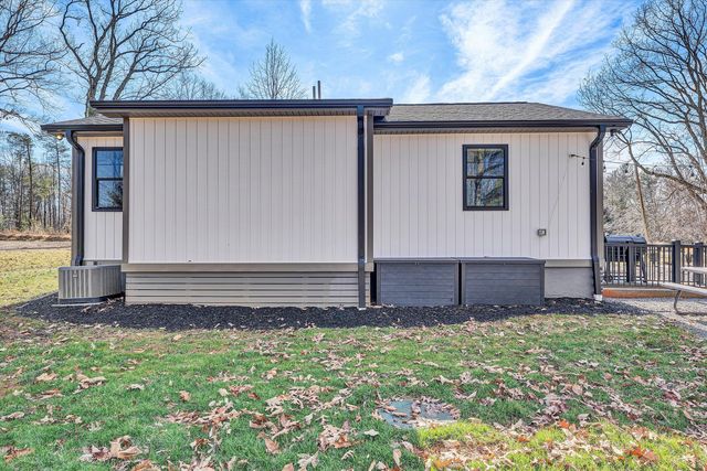 1990 Edwardsville RD, Hardy, VA 24101