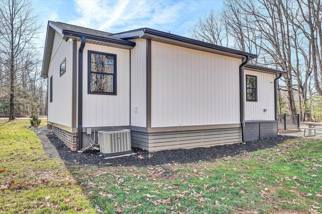 1990 Edwardsville RD, Hardy, VA 24101