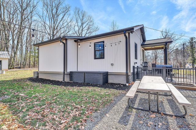 1990 Edwardsville RD, Hardy, VA 24101