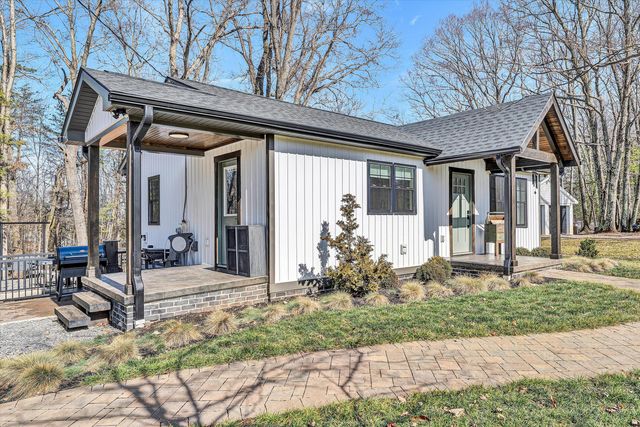 1990 Edwardsville RD, Hardy, VA 24101