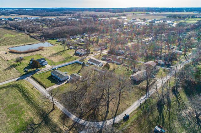 620 E Schuetz Street, Lebanon, IL 62254