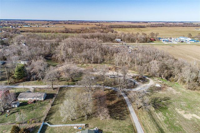 620 E Schuetz Street, Lebanon, IL 62254