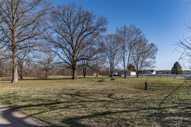 620 E Schuetz Street, Lebanon, IL 62254