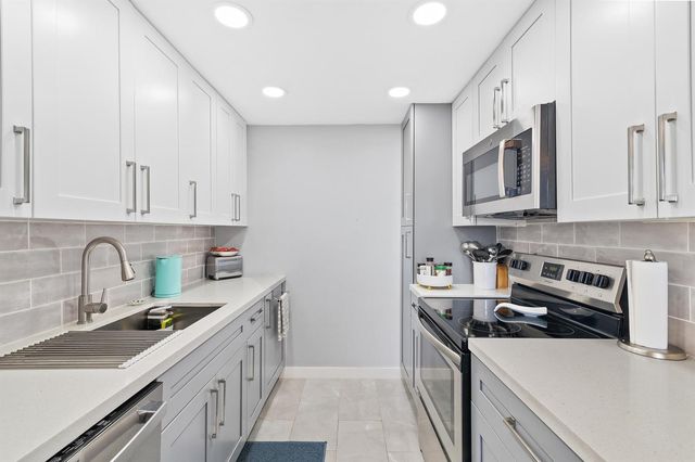 4064 Cornwall D, Boca Raton, FL 33434
