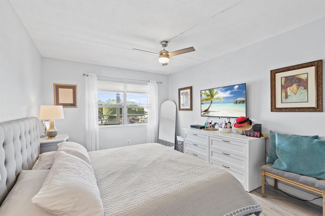 4064 Cornwall D, Boca Raton, FL 33434