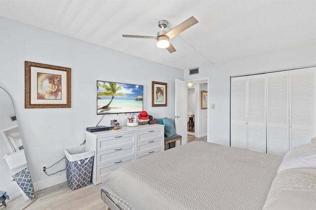 4064 Cornwall D, Boca Raton, FL 33434