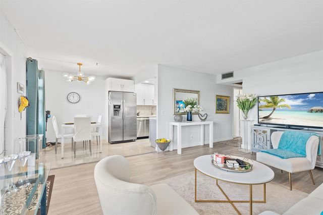 4064 Cornwall D, Boca Raton, FL 33434