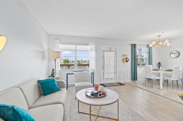 4064 Cornwall D, Boca Raton, FL 33434