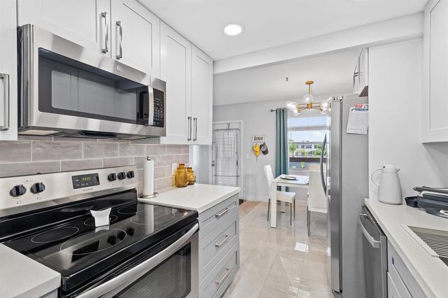 4064 Cornwall D, Boca Raton, FL 33434