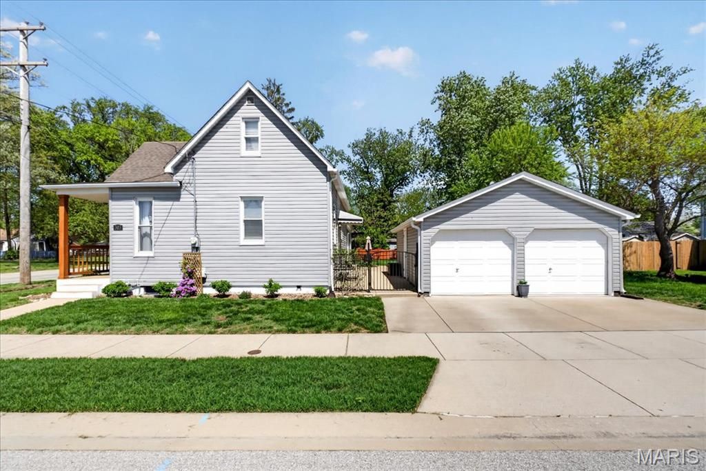 303 E Church Street, Mascoutah, IL 62258