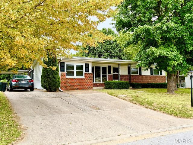 76 Ruth Drive, St Charles, MO 63301