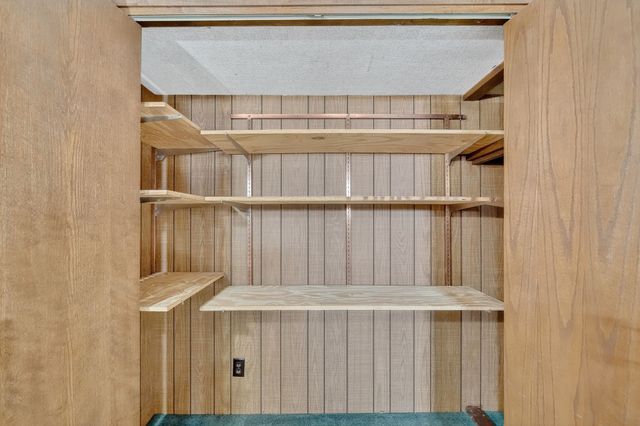 5402 SW 8th Street, Des Moines, IA 50315