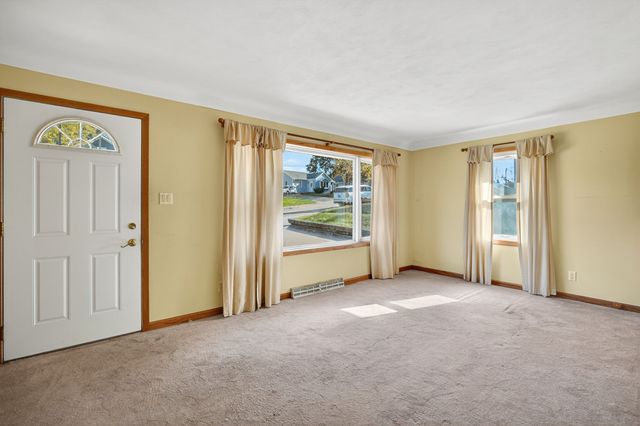 5402 SW 8th Street, Des Moines, IA 50315