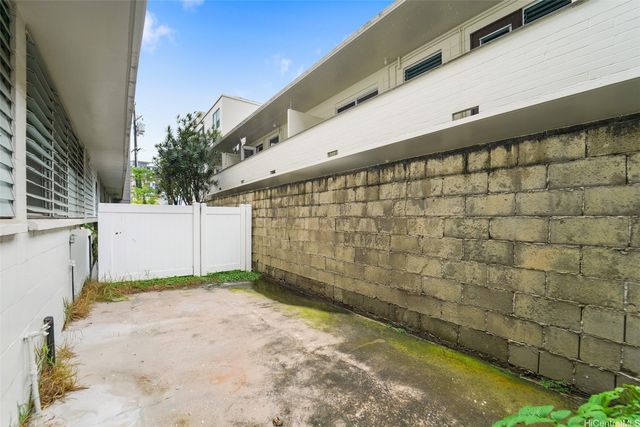 2501 Coyne Street 102, Honolulu, HI 96826