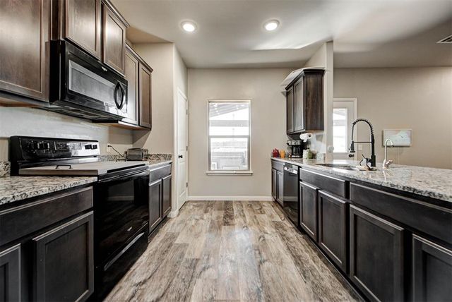 2001 Scarlet Circle, El Reno, OK 73036
