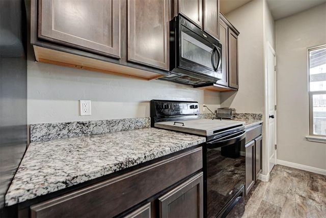 2001 Scarlet Circle, El Reno, OK 73036