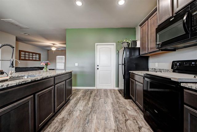 2001 Scarlet Circle, El Reno, OK 73036