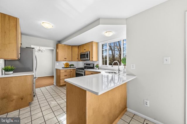 9101 BLUE JUG LNDG, Burke, VA 22015