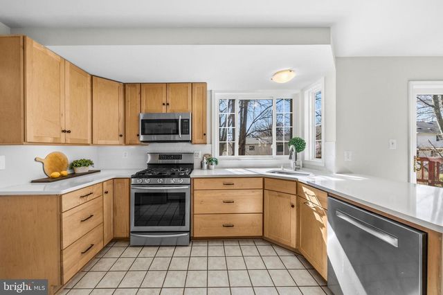 9101 BLUE JUG LNDG, Burke, VA 22015