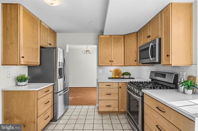 9101 BLUE JUG LNDG, Burke, VA 22015