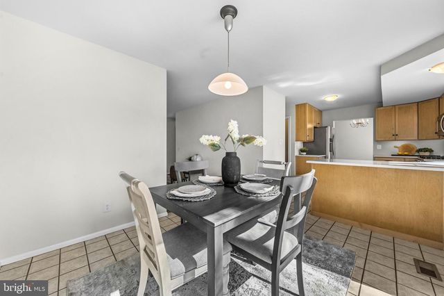 9101 BLUE JUG LNDG, Burke, VA 22015